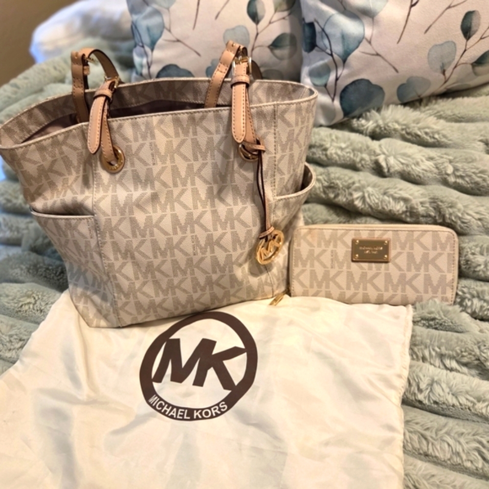 Michael Kors Cream Tote Bag with Gold Hardware And Matching Wallet